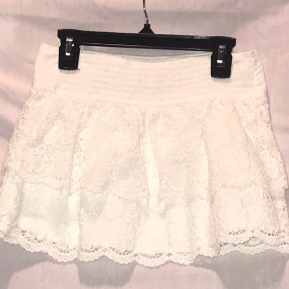 Dresses & Skirts - Short lace skirt